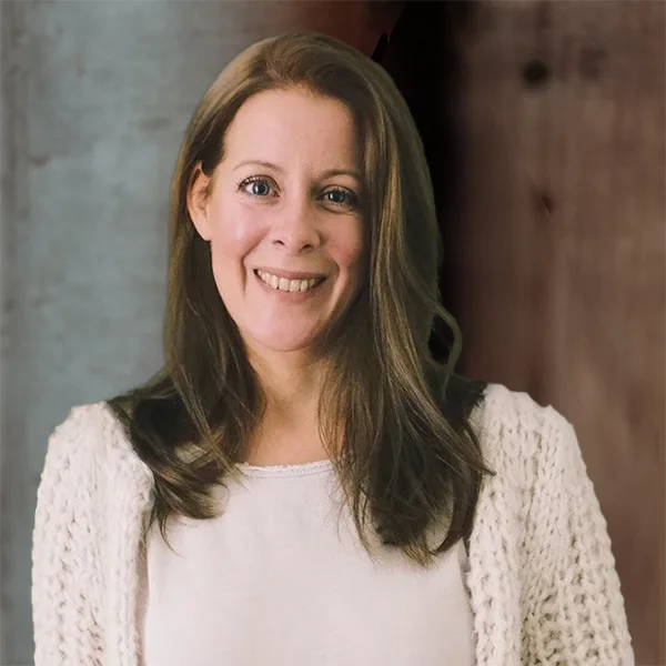 Julia Eder, Dozentin im Gestalttherapie Kurs Heilpraktiker Schule für die Ausbildung zum Heilpraktiker online